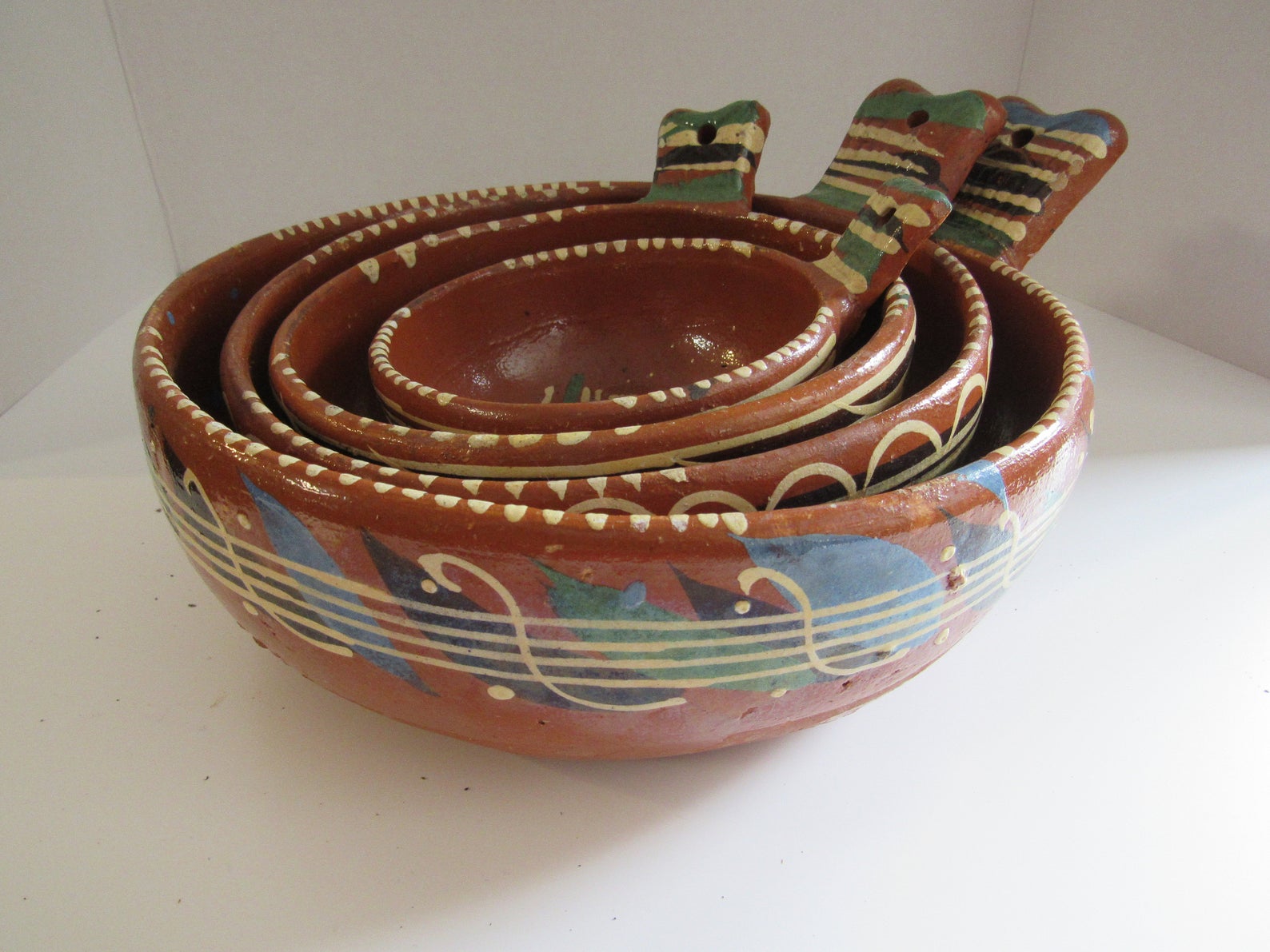 Mexican Pottery 6 Unqiue Hand Made Ceramics To Buy Crafts Hero Mexican Pans